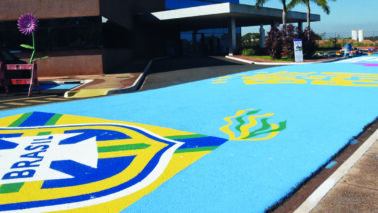 Crianças participam de pintura temática da Copa no Hospital Infantojuvenil