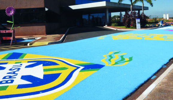 Crianças participam de pintura temática da Copa no Hospital Infantojuvenil