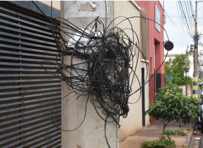 Reunião na Câmara discute situação dos fios soltos com a CPFL