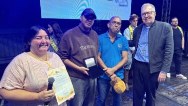 A irmã Elizabete Longo e o bispo Dom Milton Kenan