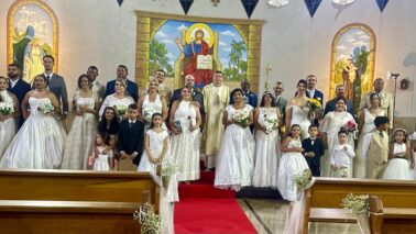 Paróquia celebra casamento comunitário com 12 casais