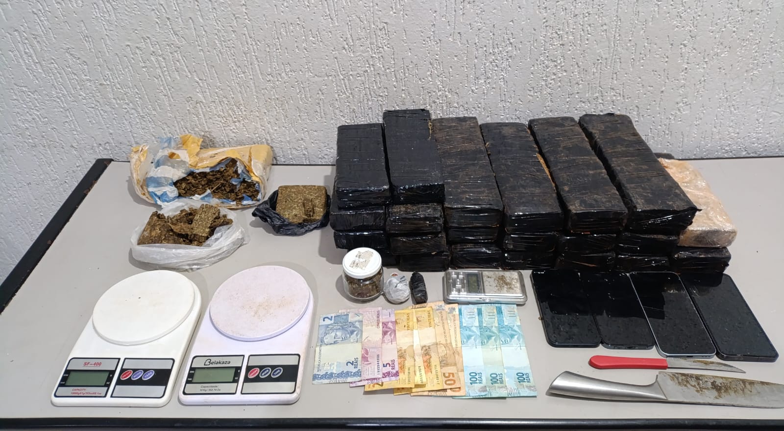 Polícia Militar detém suspeitos e apreende 18,8 kg de maconha