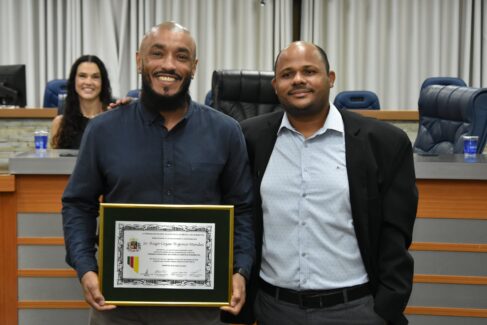 O mestre de jiu-jitsu Hugo Cezar Higinio Mendes recebeu, na noite de sexta-feira (8), o Título de Cidadão Honorário da Estância Turística de Barretos.