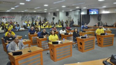 A Câmara Municipal de Barretos realizou audiência pública na noite de sexta-feira (22), no Plenário Ruy Menezes, para debater “A Valorização dos Profissionais da Educação”, por iniciativa do vereador Paulo Correa, que presidiu a audiência.
