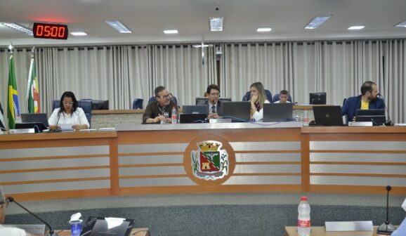 A Câmara Municipal de Barretos votou 10 matérias e 89 requerimentos na sessão de segunda-feira (25), que estavam na pauta da última reunião do Poder Legislativo.