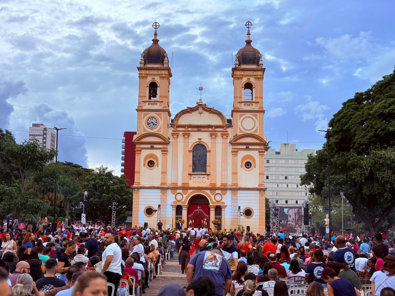 Diocese reúne mais de 2,5 mil fiéis em celebração da unidade