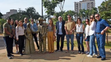 Visitantes conheceram monumentos históricos acompanhados da historiadora Karla Armani e da primeira dama Roselaine Silva