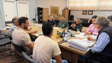 palestra Uma reunião realizada na manhã desta quinta-feira (21), no gabinete do prefeito Odair Silva, debateu a possibilidade de melhorias estruturais, organização e modernização das feiras livres que atendem a população barretense.