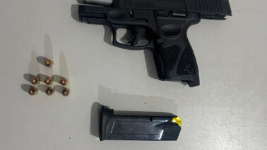 Homem é detido pela PM com arma de fogo de uso restrito (Foto: O Diário de Barretos)