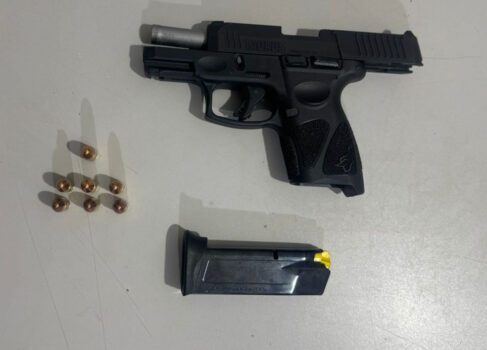 Homem é detido pela PM com arma de fogo de uso restrito (Foto: O Diário de Barretos)