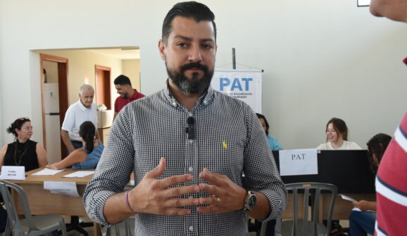Secretário Thyago explicou sobre a oferta de empregos através do feirão