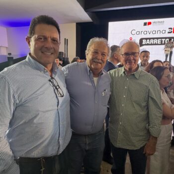 Trio  em momento de reencontro