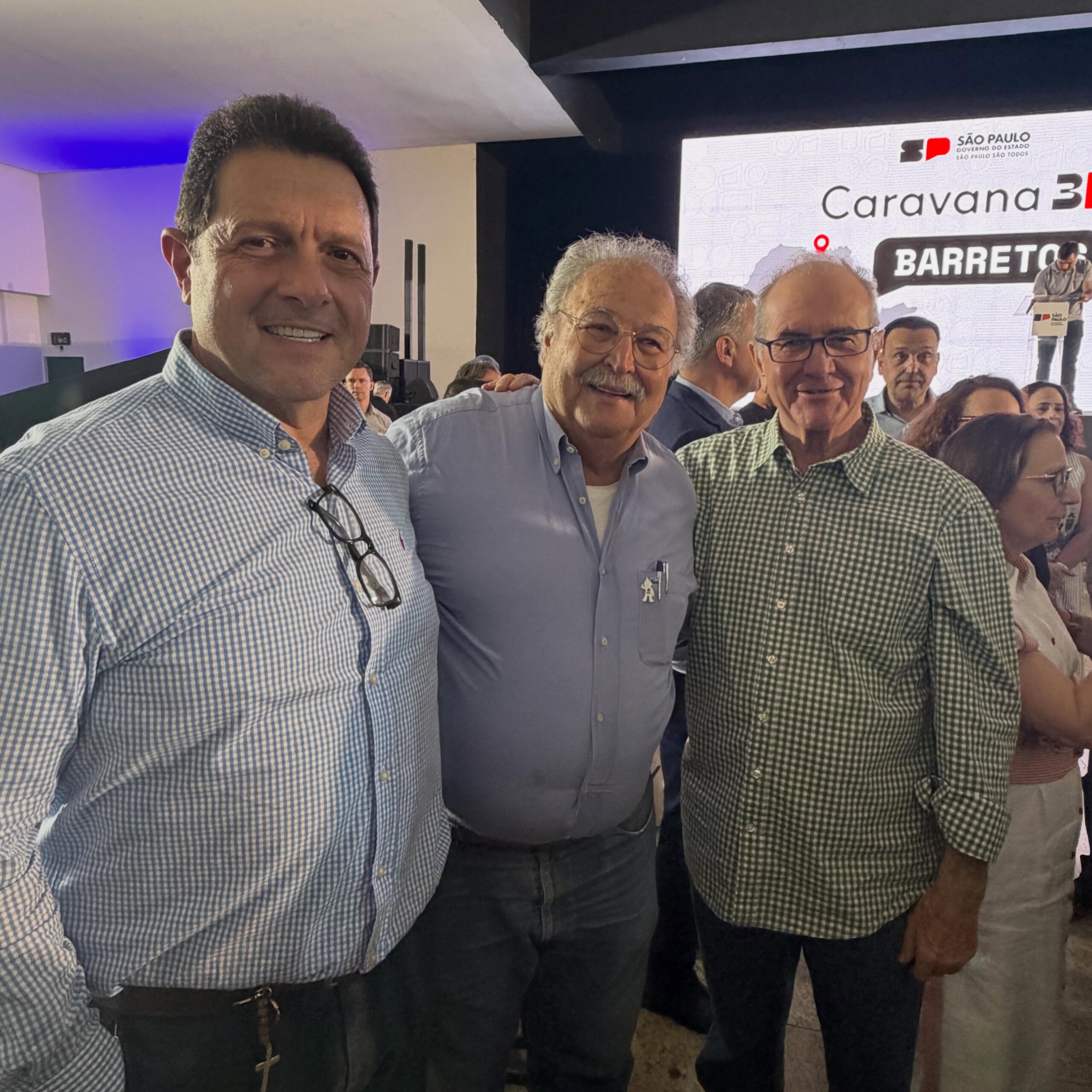 Trio  em momento de reencontro