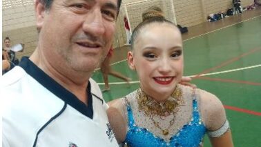 Edui e Beatriz Uma das atrações do 41º Jogos Abertos da Juventude, foi a presença da ginasta Beatriz Soares Vilela, que se apresentou na competição pela cidade de Guaratingueta.