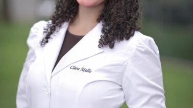 Clara Grillo Pereira de Mello, estudante do 3º período do curso de medicina da FACISB, orientada pela profª Larissa Vedovato Vilela de Salis Canetas milagrosas: o novo atalho para o corpo ideal?