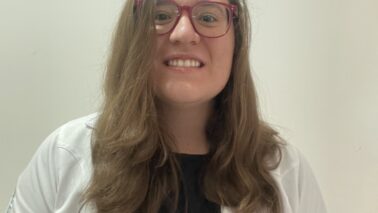 Gabriela Gianjiope Valdambrini, estudante do 5. Período do curso de medicina da FACISB, orientada pela professora Melina Destri Garcia Quando ninguém escreve: a solidão do envelhecer