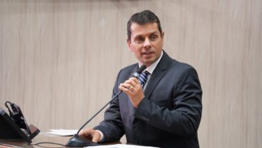Vereador Ricardo Bodinho em pronunciamento na Câmara (Foto: Comunicação Câmara)