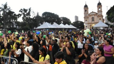 Marcha para Jesus teve também shows e louvor na praça Francisco Barreto (Foto: Nivaldo Júnior)