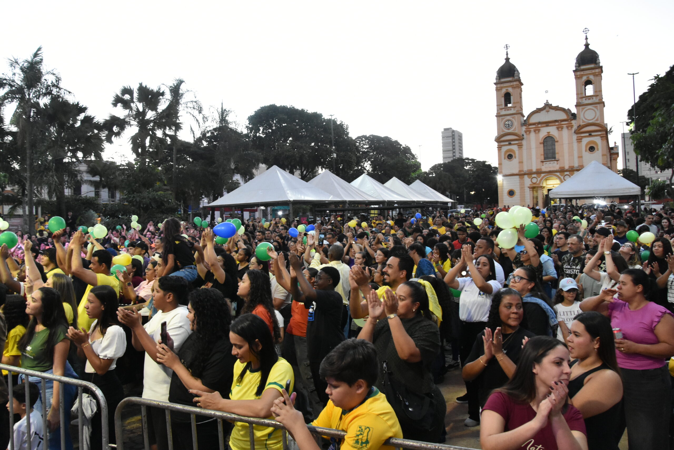 Marcha para Jesus reúne milhares de fiéis em Barretos