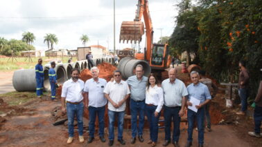 TIN_1506 Com a presença do prefeito de Barretos, Odair Silva, acompanhado da primeira-dama, Roselaine Silva, e dos secretários de Obras, Planejamento e outros setores da Administração Pública, além de vereadores, entre eles Luiz Carlos Anastácio, Paçoca