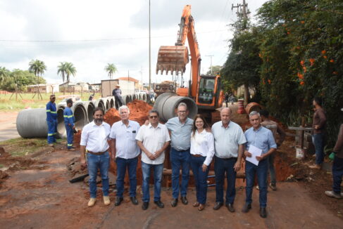 Com a presença do prefeito de Barretos, Odair Silva, acompanhado da primeira-dama, Roselaine Silva, e dos secretários de Obras, Planejamento e outros setores da Administração Pública, além de vereadores, entre eles Luiz Carlos Anastácio, Paçoca