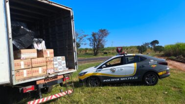 Polícia Rodoviária apreende caminhão e carga de cigarros contrabandeada (Foto: O Diário de Barretos)