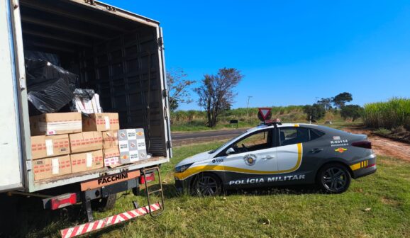 Polícia Rodoviária apreende caminhão e carga de cigarros contrabandeada (Foto: O Diário de Barretos)