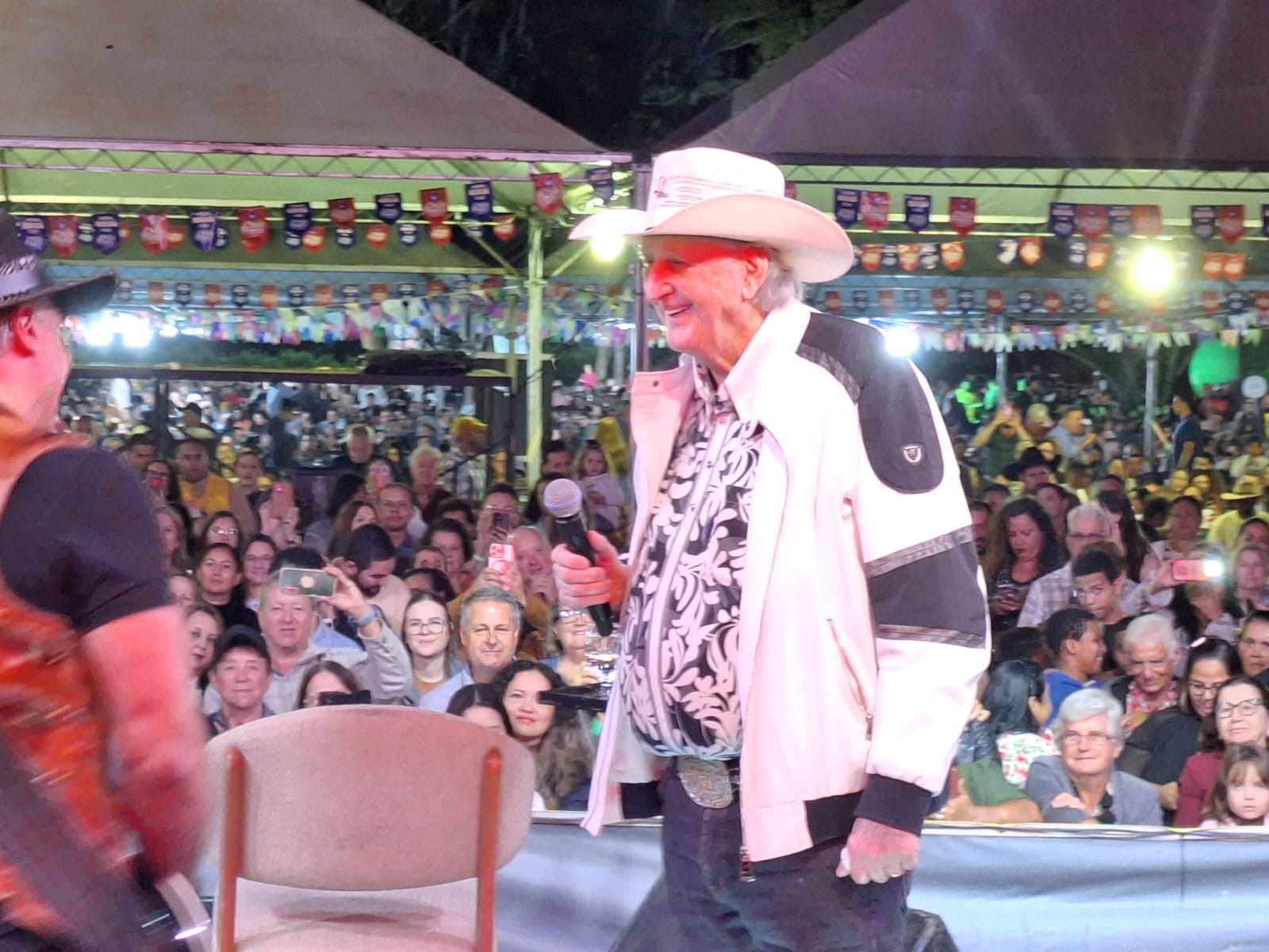 Sérgio Reis destaca trabalho em prol do Hospital de Amor durante show em Barretos
