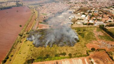 Com a estiagem que atinge a região de Barretos, os riscos de incêndios aumentam significativamente e preocupam as autoridades devido às proporções que podem atingir.