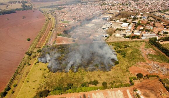 Com a estiagem que atinge a região de Barretos, os riscos de incêndios aumentam significativamente e preocupam as autoridades devido às proporções que podem atingir.
