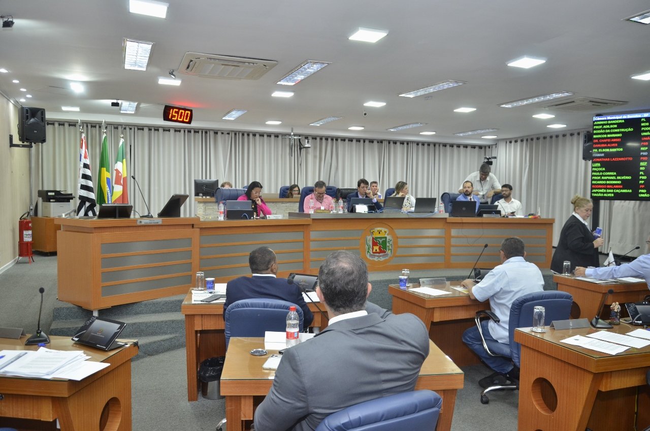 Câmara derruba tarifa do lixo com aprovação de decreto legislativo