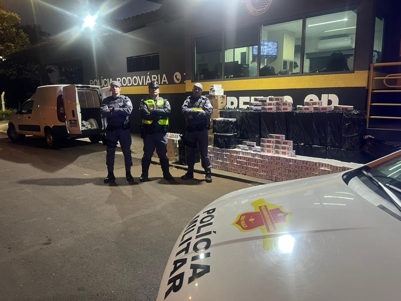 Polícia Rodoviária detém casal e apreende carga de cigarros contrabandeada