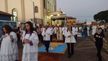 Celebração de Corpus Christi reúne fiéis no Bom Jesus (Foto: O Diário de Barretos)