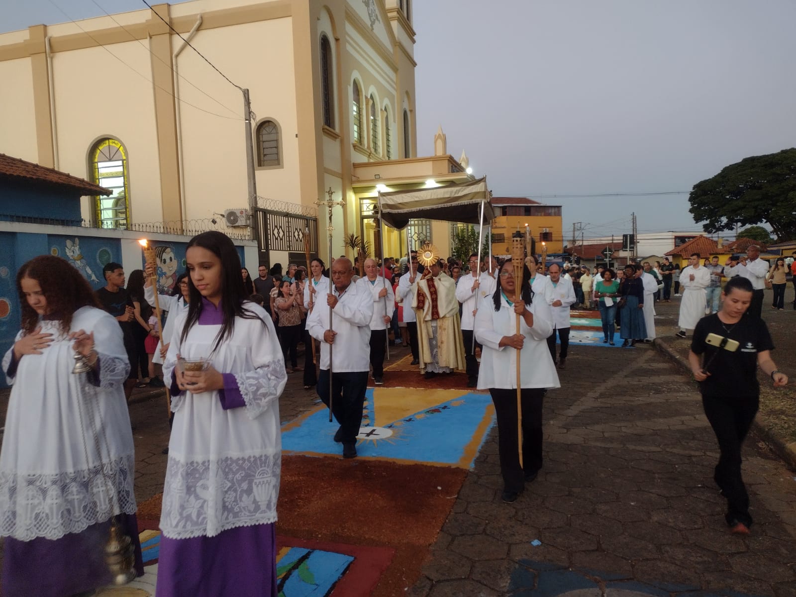Celebração de Corpus Christi reúne fiéis no Bom Jesus