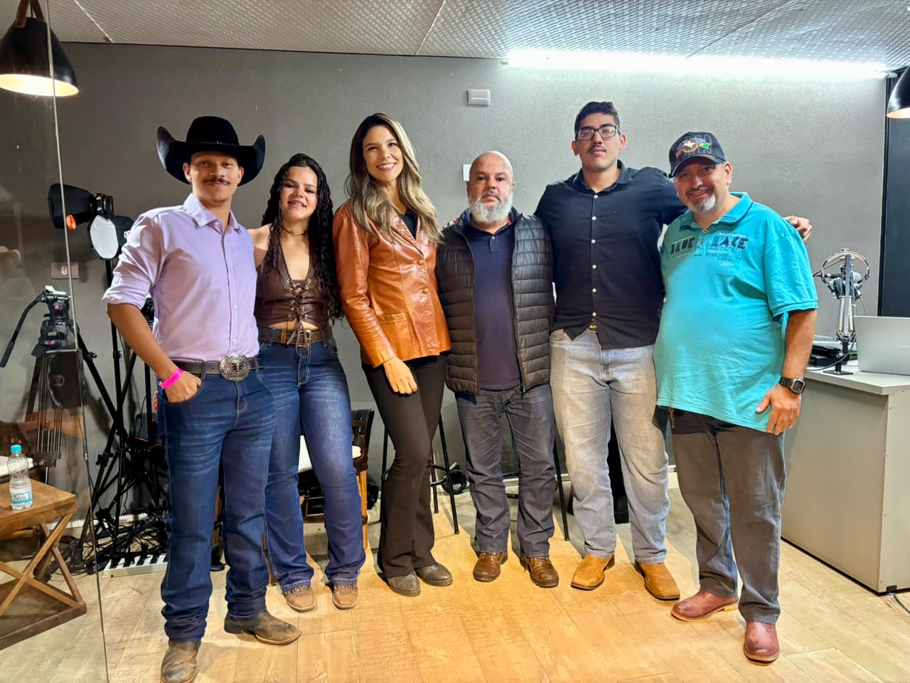 A equipe do Grupo Monteiro de Barros esteve reunida no Estúdio 51