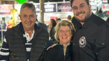 Luis Henrique e Vanda prestigiaram o Rodeio Pela Vida ao lado do filho Júlio Henrique Luis Henrique e Vanda prestigiaram o Rodeio Pela Vida ao lado do filho Júlio Henrique