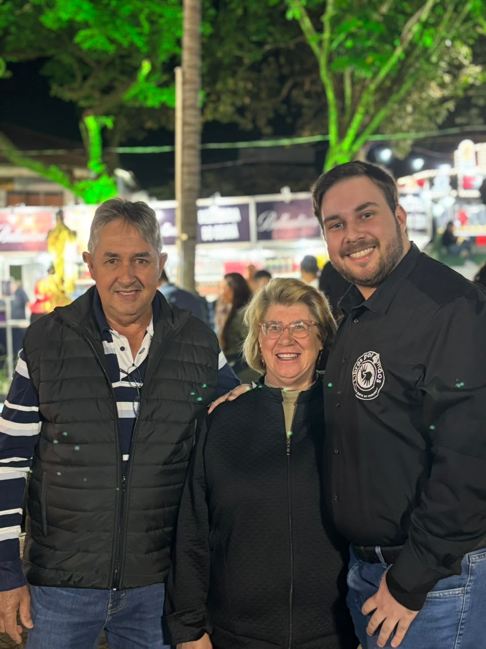 Luis Henrique e Vanda prestigiaram o Rodeio Pela Vida ao lado do filho Júlio Henrique