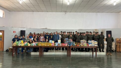 A Paróquia Santo Antônio de Pádua coordenada pelo padre Deonísio Helko realizou no último domingo (7), um arrastão de coleta de alimentos nos bairros Christiano Carvalho, Mais Parque, Ide Daher e Batista Ananias em prol do sopão.