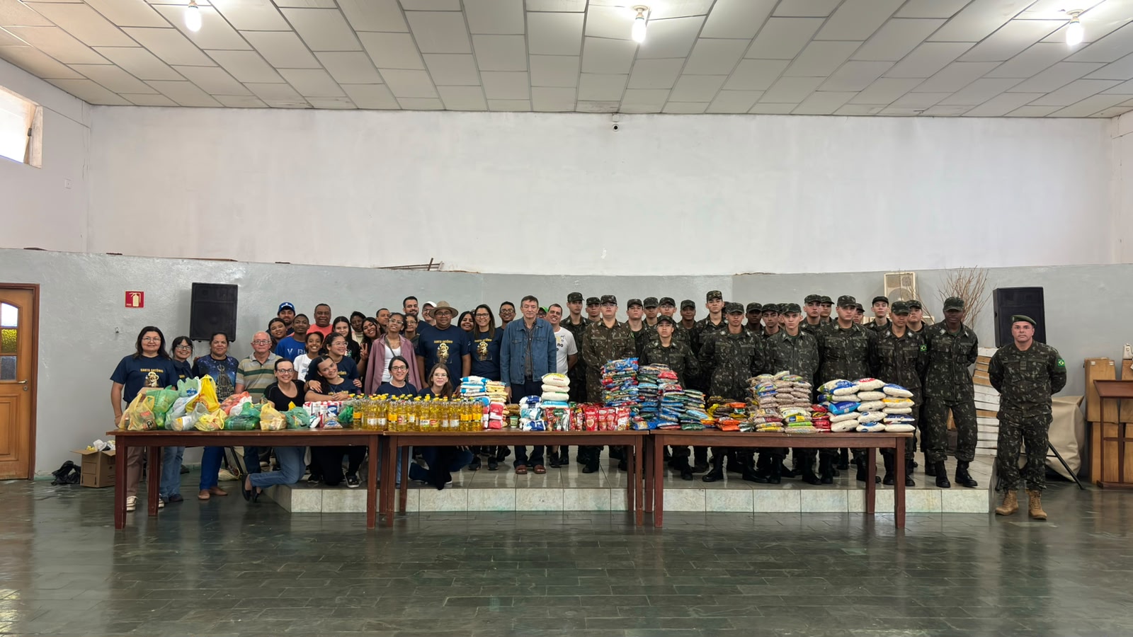 Arrastão arrecada alimentos para o sopão da Paróquia Santo Antônio
