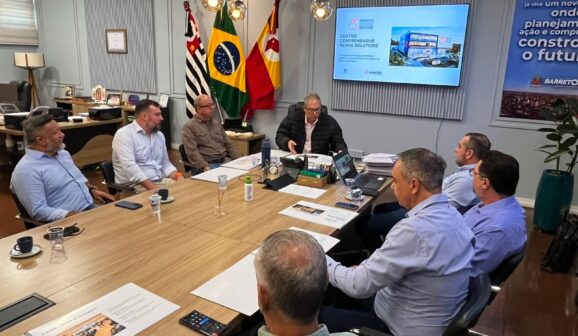 O prefeito da Estância Turística de Barretos, Odair Silva, recebeu em seu gabinete representantes da empresa CRS Brasil.