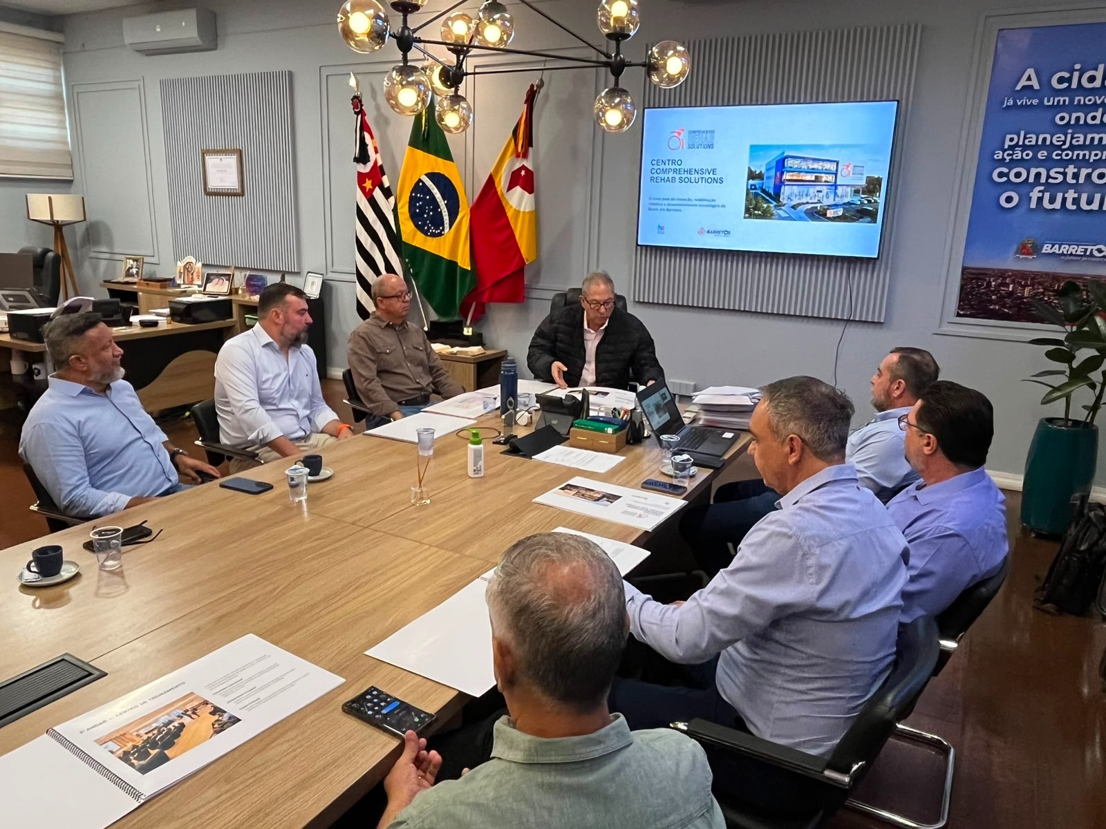 Prefeito recepciona empresários interessados em Distrito da Saúde