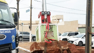 Monumento é transferido para novo local na Praça 9 de Julho
