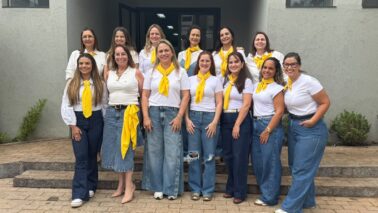 Eduardo Croys Felths recebeu o valor arrecadado durante o Chá Beneficente Eduardo Croys Felths recebeu o valor arrecadado durante o Chá Beneficente