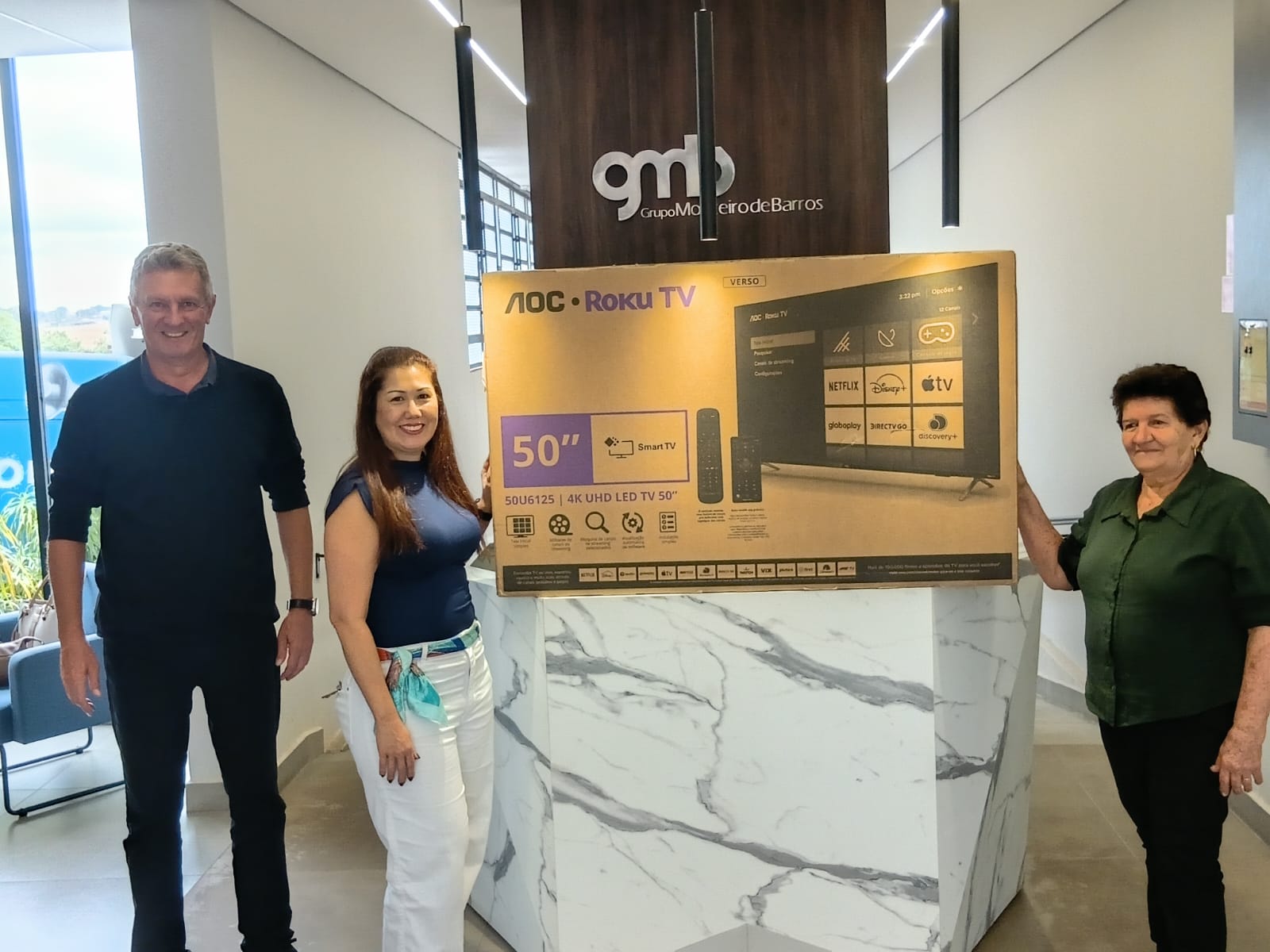 Cliente de loja de confecções recebe prêmio do GMB