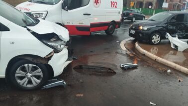 SAMU socorre vítima de acidente de trânsito em Barretos (Foto: O Diário de Barretos) SAMU socorre vítima de acidente de trânsito em Barretos (Foto: O Diário de Barretos)