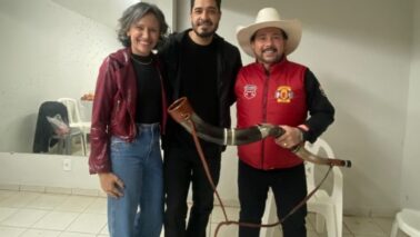 O locutor de rodeios, Paulinho 1001 e a esposa e professora, Ana Flávia Rodrigues