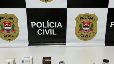 Polícia Civil e Vigilância Sanitária cumprem mandado e apreendem produtos de origem irregular em clínica (Foto: O Diário de Barretos)