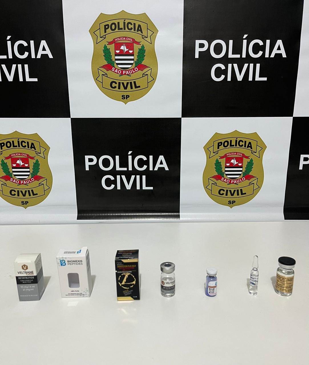 Polícia Civil e Vigilância Sanitária cumprem mandado e apreendem produtos de origem irregular em clínica