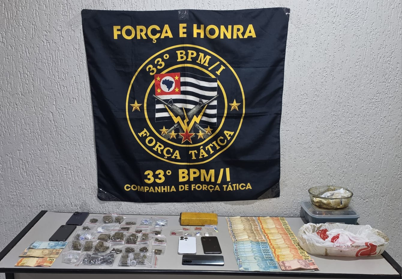 Polícia Militar prende três durante ação de combate ao tráfico 