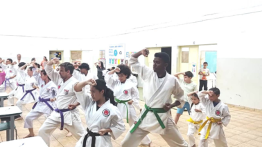 ESPORTE: Sensei Silvio confirma atividades da modalidade na cidade Projeto oferece aulas de karatê em cinco polos